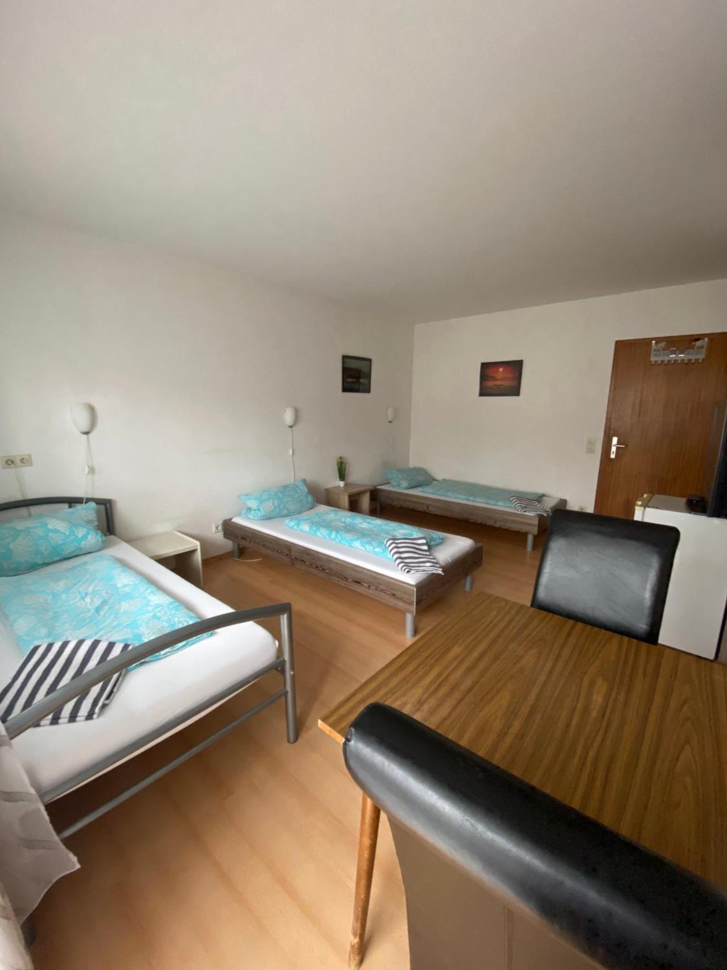 Monteurzimmer - Karlsbad Extérieur photo